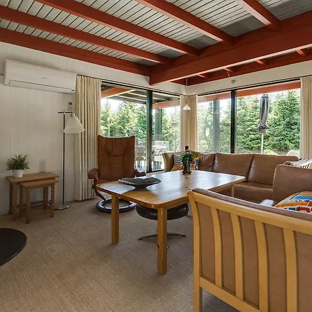 Three-bedroom Holiday In * Hals